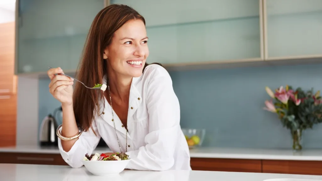 Lady having healthy diet.